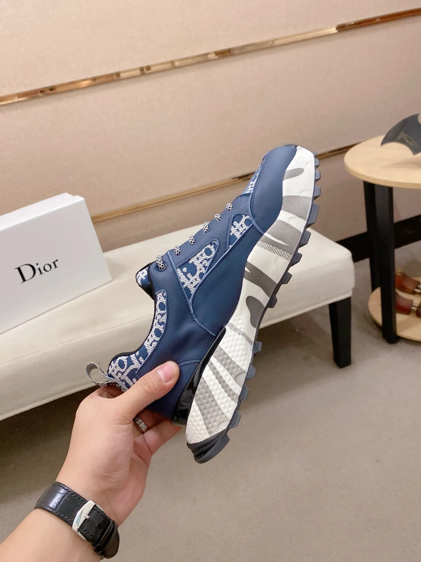 Men's shoes💰 462💰🇮🇹🇮🇹Dior d The new model is on sale at the same time at the counter. The upper 🇮🇹 is imported Italian first-layer cowhide, and the lining is fully imported sheepskin 💪💪. It is a complete 1⃣️ to 1⃣️ replica 🇮🇹💪💪, ⚠ Sole: The original sole is specially provided by the original factory. The exclusive movable molded sole is super comfortable. ⚠Original factory single goods, 🔍🔍high quality, you can enter and leave the counter at will, welcome to compare⚠. Code number:38-44